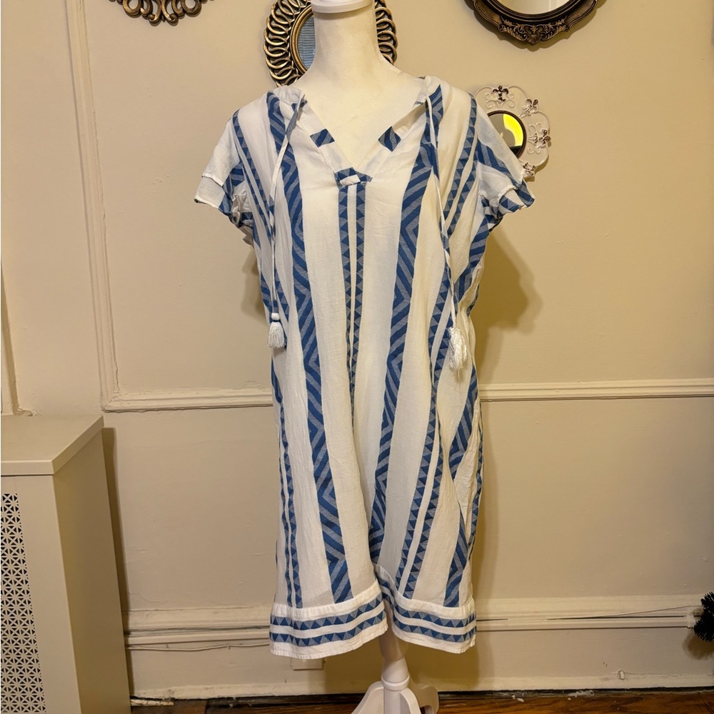 Vineyard Vines white and blue summer dress. Size L